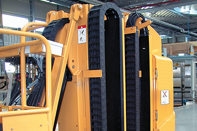 Grove Manlift mit gefalteter Energiekette auf kleinstem Raum