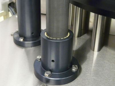 Optisch perfekt, reibungsarm und langlebig: drylin R-Flanschlager mit Aluminiumadapter in Kombination mit den passenden Wellen.