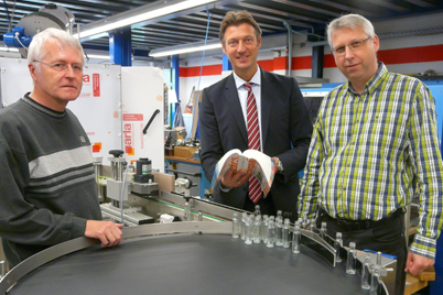 Jochen Küppersbusch, geschäftsführender Gesellschafter der Küppersbusch GmbH, igus® Verkaufsberater Markus Schwarz und Klaus Voigt, Projektingenieur bei Küppersbusch.