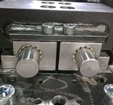 Detail drylin Linearführung in Hubpodium