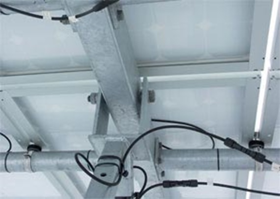 Stahlbau-Systeme sind nicht immer auf den letzten Millimeter ausgerichtet. Dabei entstehen hohe Kräfte, die die Kunststoff-Gleitlager aushalten müssen.