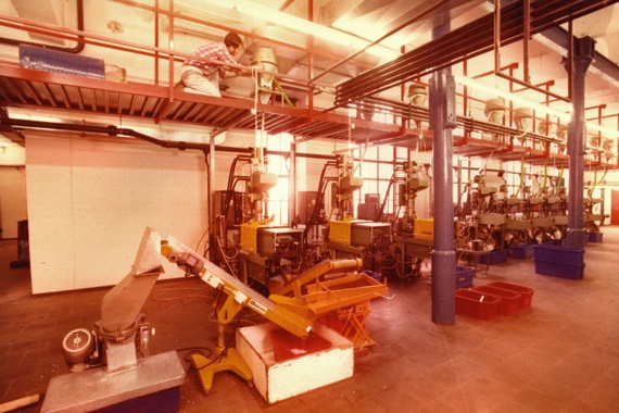 igus Fabrikhalle Lochermuehle mit Spritzgussmaschinen